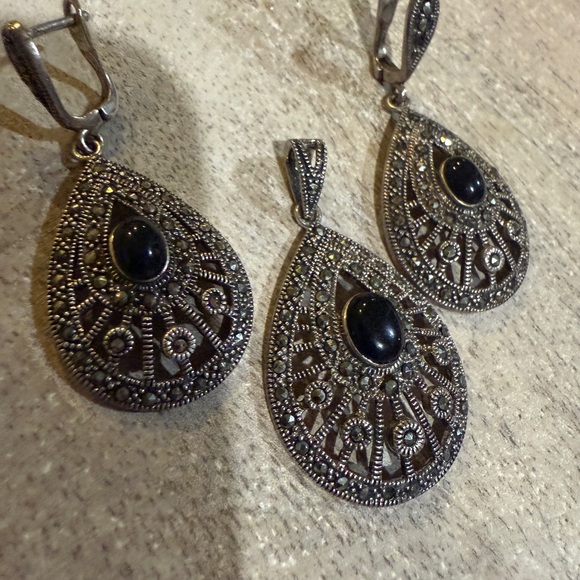 Elegant Black Onyx and Silver Teardrop Jewelry Set - Picture 4 of 10